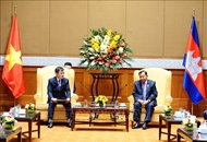Cambodian leader meets with Viettel